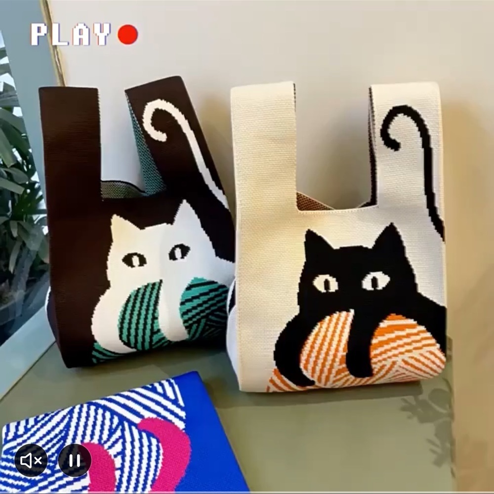 Knitted Bag with Cat Embroidery - Picture 4 of 4